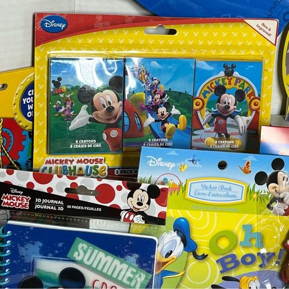 MICKEY MOUSE ARTS & CRAFTS GIFT SET - Picture 11 of 14